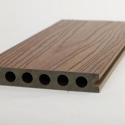 Decking compuesto plástico de la resistencia WPC del Decking de la piscina de madera anti hueco ULTRAVIOLETA del resbalón