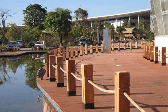 Sistemas de verja plásticos de la cubierta de Panels Red Brown de la cerca plástica compuesta anti de la corrosión
